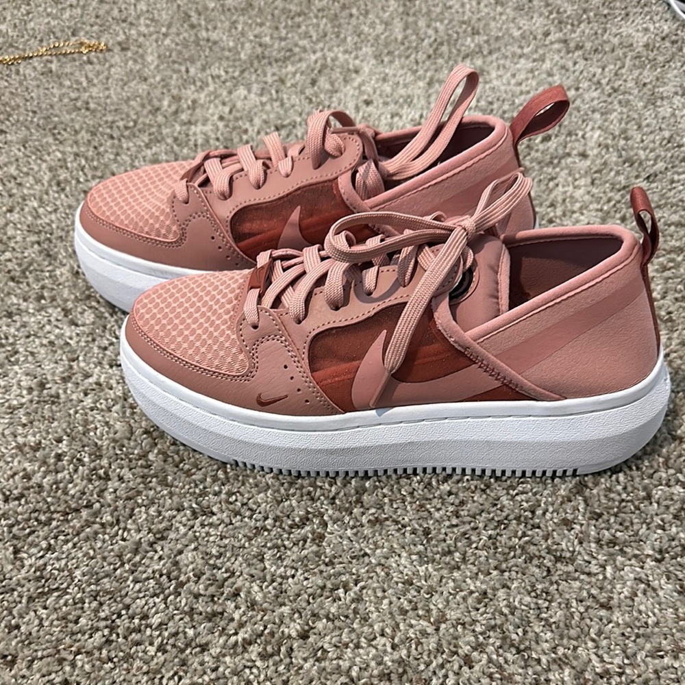 Nike Women's Pink Sneakers